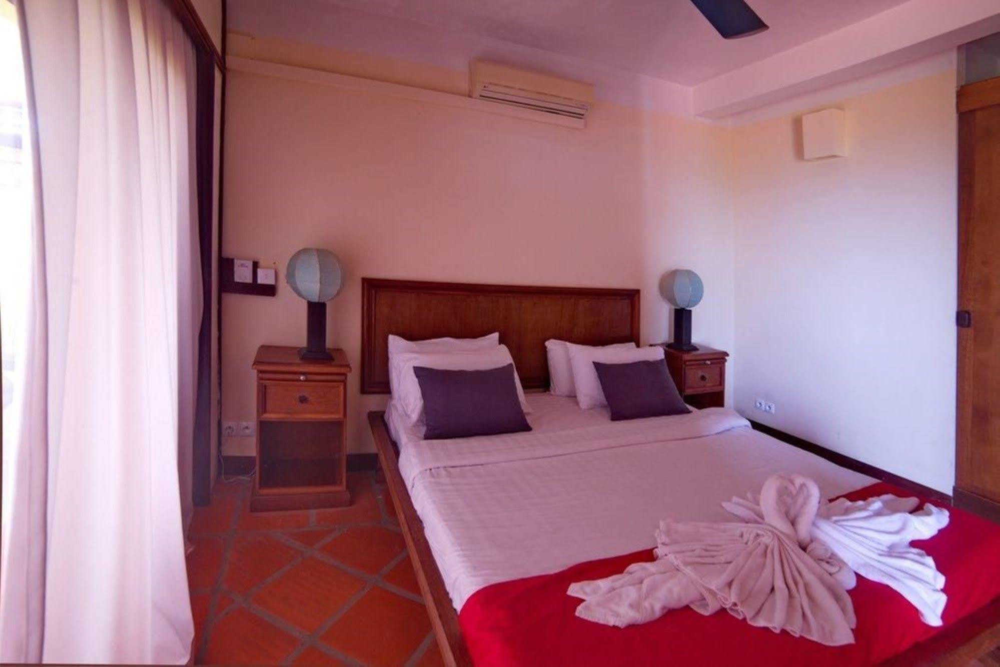 The Harbor Lights Palace Sihanoukville Esterno foto